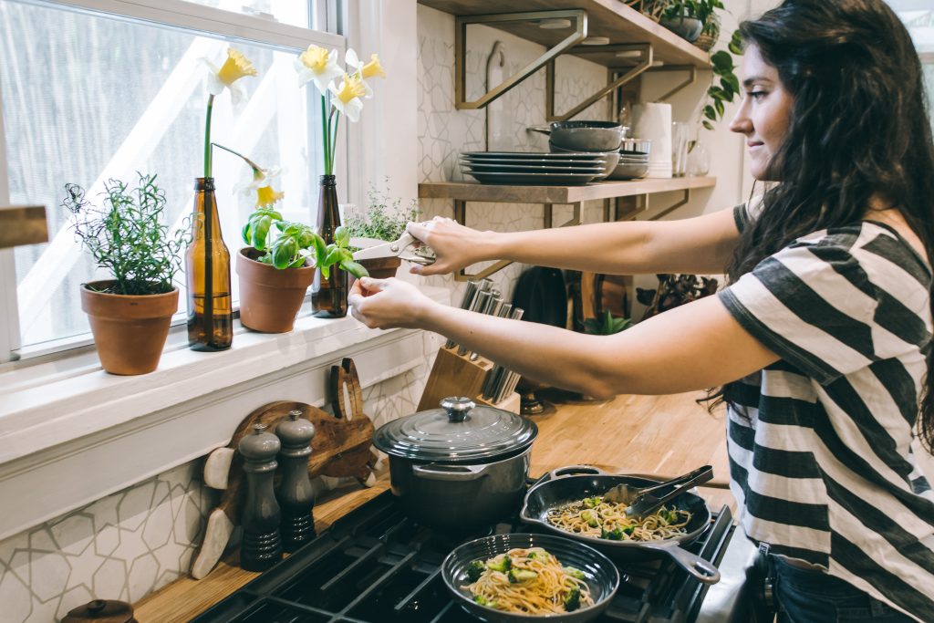 meal planning to save money and pay off debt